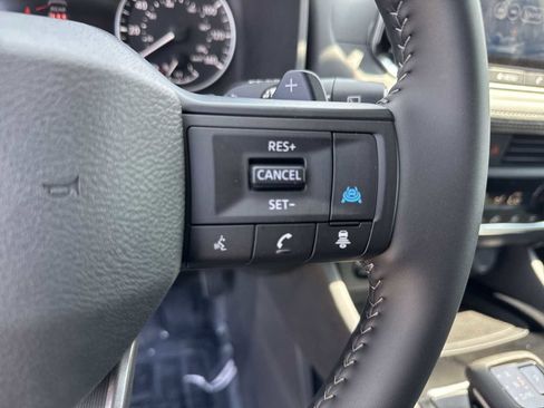 Used 2025 Nissan Rogue SV w/ SV Premium Package FWD image 26