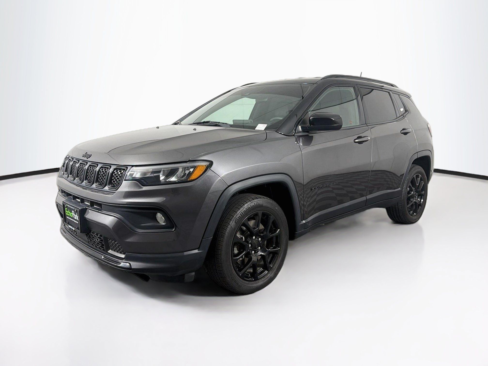 Used 2023 Jeep Compass Latitude AWD/4WD image 3
