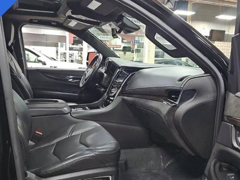 Used 2020 Cadillac Escalade Platinum image 6