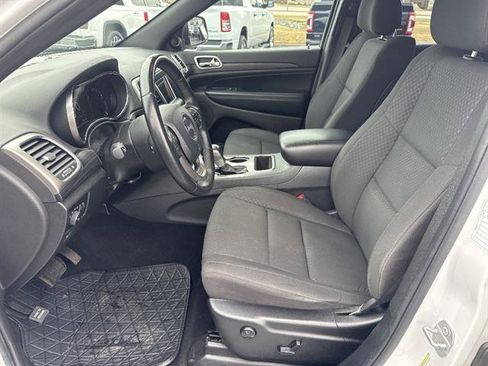 Used 2019 Jeep Grand Cherokee Laredo image 9