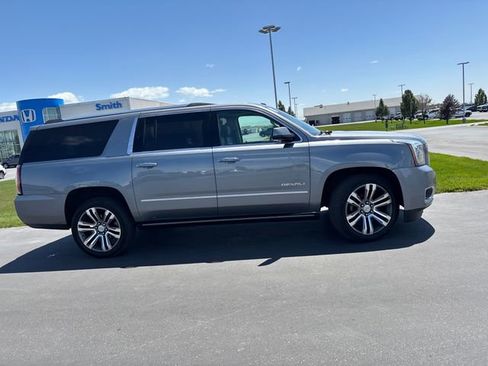 Used 2019 GMC Yukon XL Denali w/ Denali Ultimate Package AWD/4WD image 2