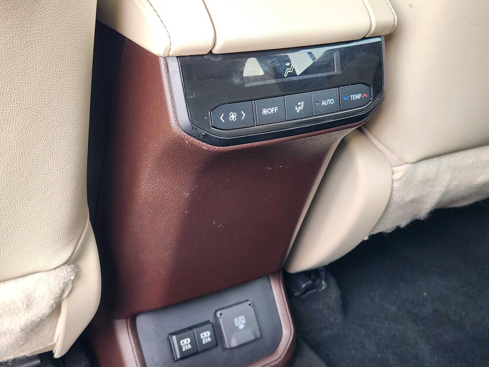 Used 2021 Toyota Highlander Limited FWD image 28