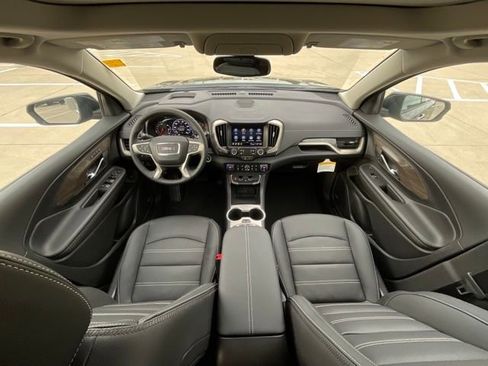 Used 2023 GMC Terrain Denali w/ Denali Premium Package image 11