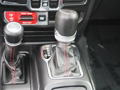 Used 2020 Jeep Wrangler Unlimited Rubicon w/ LED Lighting Group AWD/4WD image 19
