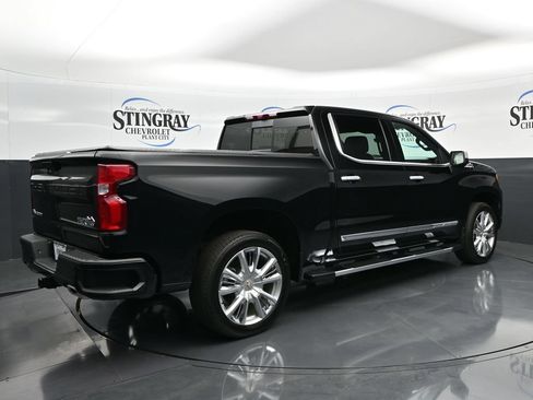 Used 2025 Chevrolet Silverado 1500 High Country w/ High Country Premium Package AWD/4WD image 9