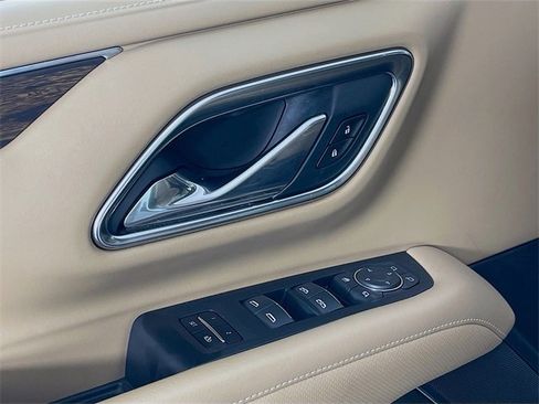 Used 2021 Chevrolet Suburban Premier w/ Premium Package image 19