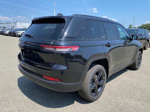 New 2025 Jeep Grand Cherokee Altitude image 3