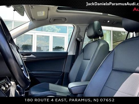 Used 2018 Volkswagen Tiguan SEL AWD/4WD image 17