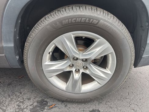 Used 2015 Toyota Highlander Limited Platinum image 11