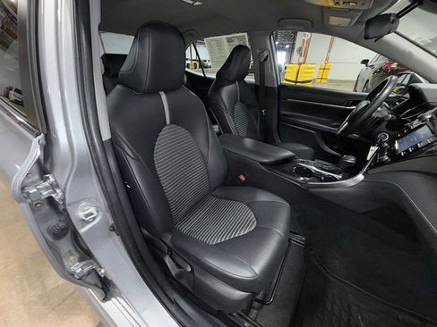 Certified 2020 Toyota Camry SE image 16