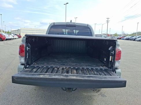 Used 2022 Toyota Tacoma TRD Sport AWD/4WD image 25