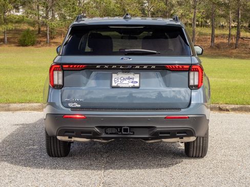 New 2026 Ford Explorer Active RWD image 5