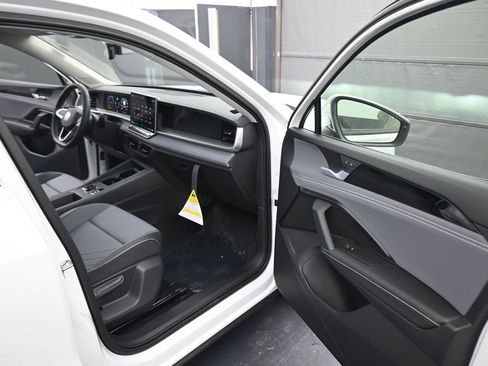 New 2026 Volkswagen Tiguan SE AWD/4WD image 43