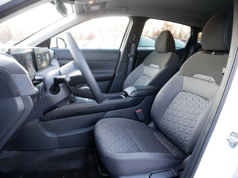 Certified 2025 Nissan Kicks SV w/ Illumination Package image 32