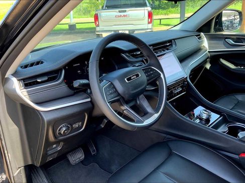 Used 2024 Jeep Grand Cherokee Limited image 15