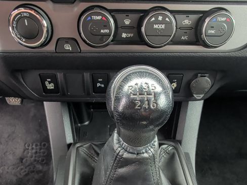Used 2019 Toyota Tacoma TRD Off-Road w/ TRD Premium Off Road Package AWD/4WD image 16