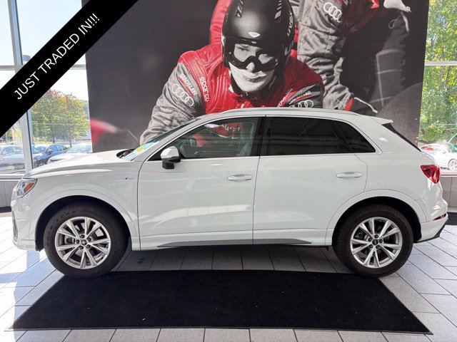 Used 2024 Audi Q3 2.0T Premium w/ Convenience Package AWD/4WD image 2