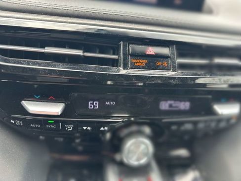 Used 2023 Acura MDX SH-AWD w/ Advance Package image 21