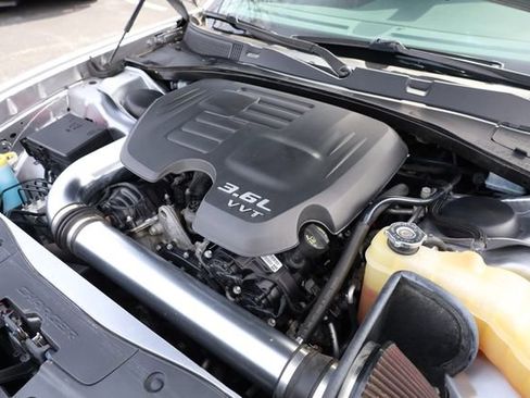 Used 2018 Dodge Charger GT image 9