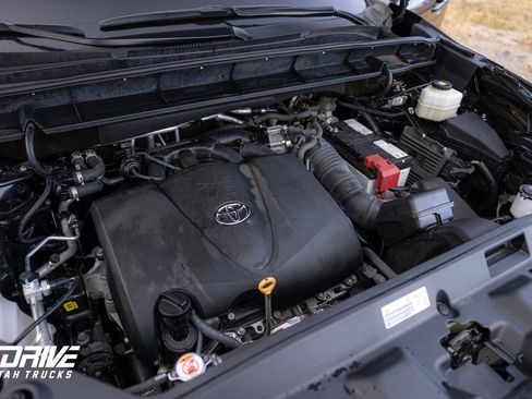 Used 2021 Toyota Highlander XLE image 30