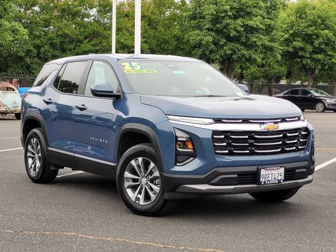 Used 2025 Chevrolet Equinox LT AWD/4WD image 2