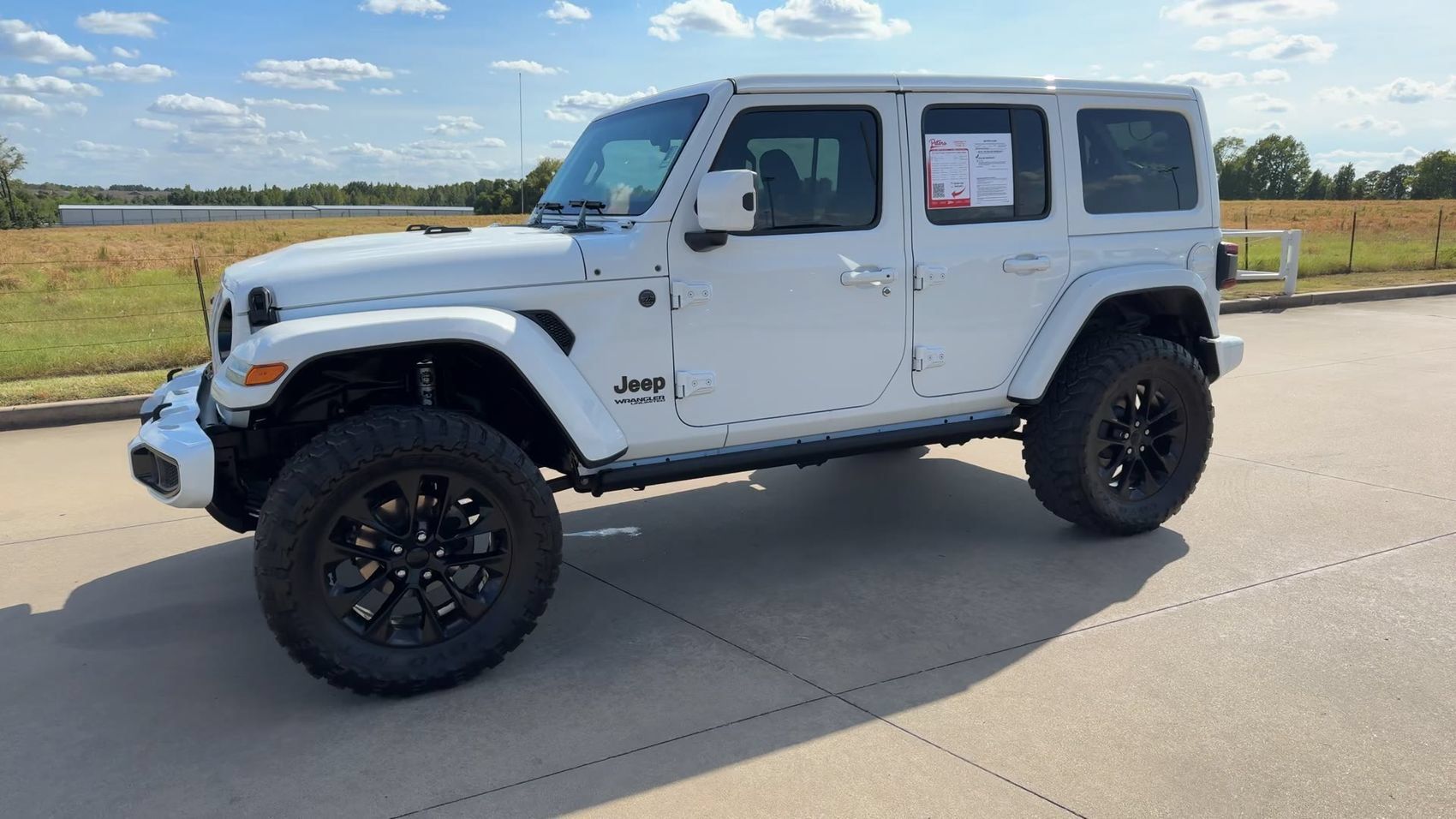 Used 2021 Jeep Wrangler Unlimited Sahara AWD/4WD image 5