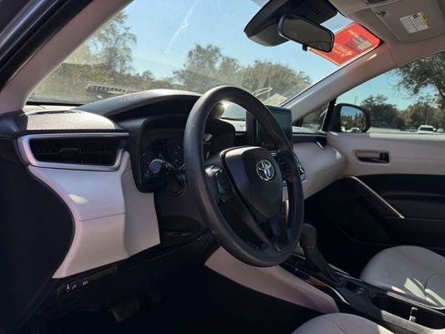 Used 2024 Toyota Corolla Cross L image 12