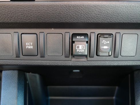 Used 2019 Toyota Tacoma SR5 AWD/4WD image 31