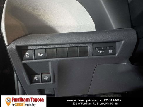 Used 2024 Toyota Sienna LE FWD image 20