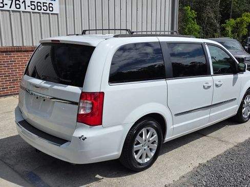Used 2015 Chrysler Town & Country Touring FWD image 6