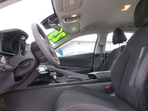 Used 2023 Hyundai Elantra SEL image 15