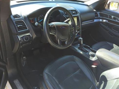 Used 2018 Ford Explorer Limited image 9