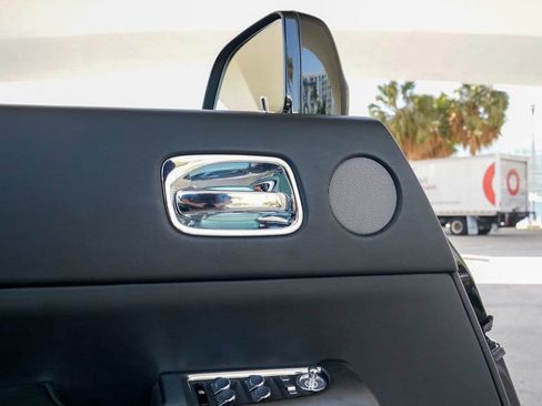 Used 2016 Rolls-Royce Dawn image 47