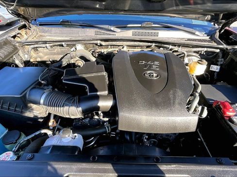 Used 2019 Toyota Tacoma TRD Sport image 10