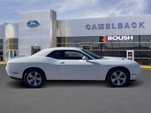Used 2019 Dodge Challenger SXT image 6
