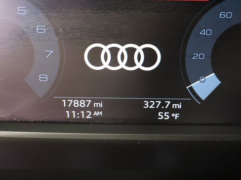 Used 2025 Audi Q3 2.0T Premium image 36