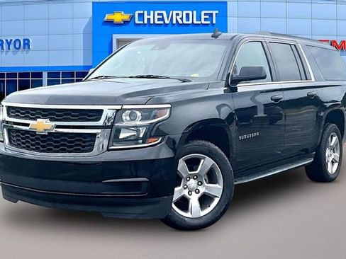 Used 2018 Chevrolet Suburban LT RWD image 3
