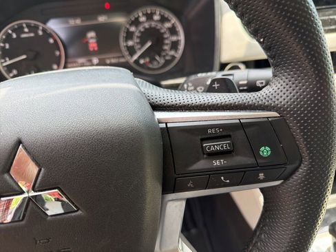 Used 2025 Mitsubishi Outlander SE FWD image 17