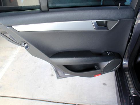 Used 2013 Mercedes-Benz C 250 Sedan image 22