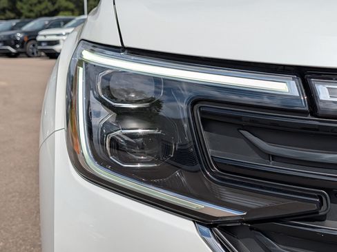 Certified 2024 Volkswagen Atlas Cross Sport SEL R-Line AWD/4WD image 17