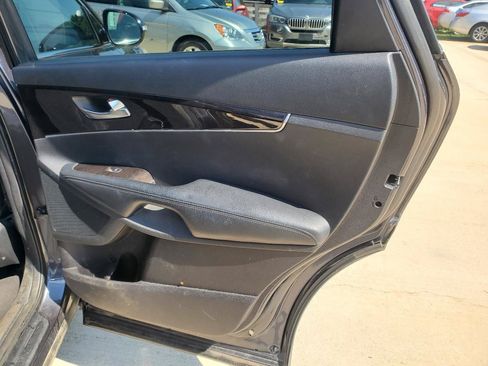 Used 2018 Kia Sorento FWD image 8