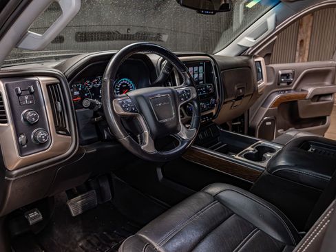 Used 2019 GMC Sierra 3500 Denali w/ Duramax Plus Package image 15