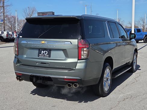 Used 2023 Chevrolet Suburban Premier image 5