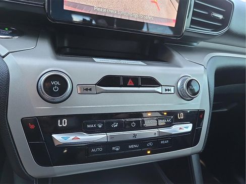 Used 2021 Ford Explorer XLT image 15