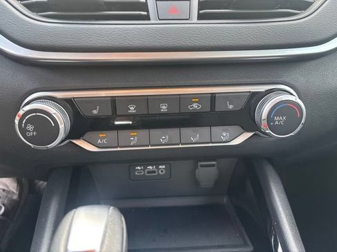 Used 2022 Nissan Altima 2.5 SV w/ SV Premium Package FWD image 32