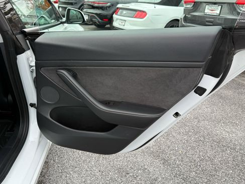 Used 2021 Tesla Model 3 Standard Range Plus image 23