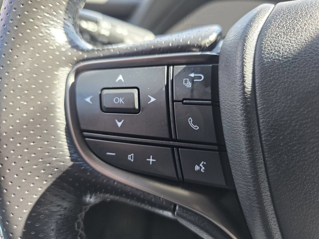 Used 2023 Lexus LS 500 F Sport w/ Accessory Package (Z1) AWD/4WD image 33