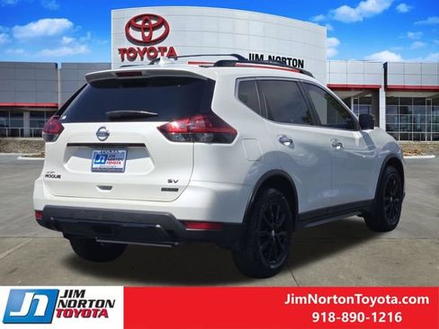 Used 2018 Nissan Rogue SV w/ Premium Package FWD image 8