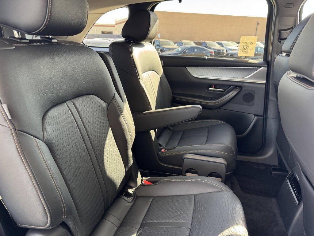 Used 2024 MAZDA CX-90 Plug-In Hybrid w/ Preferred AWD/4WD image 41