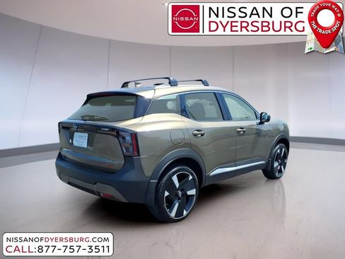 Used 2025 Nissan Kicks SR w/ SR Premium Package FWD image 3